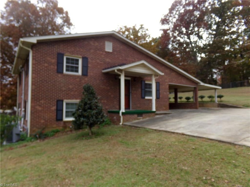 913 Friendly Cir, Asheboro, NC 27205 - photo 1