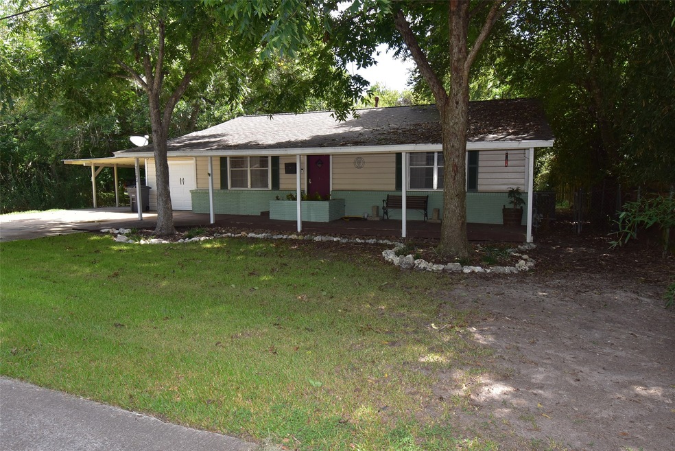 3203 Avenue H, Bay City, TX 77414 - photo 1