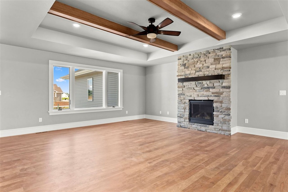 5354 N Amethyst Dr, Appleton, WI 54913 - photo 1