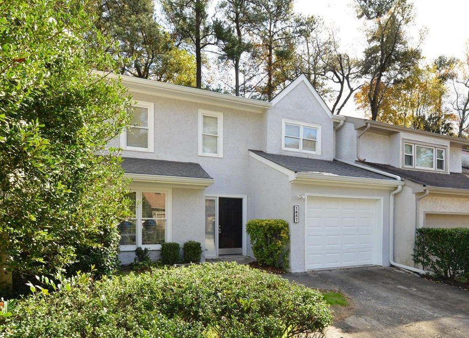 Spectacular location, well maintained hard cost st