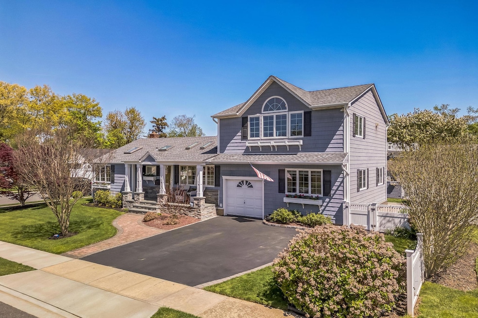 Sold $1,125,000 • Co-Listing Agent