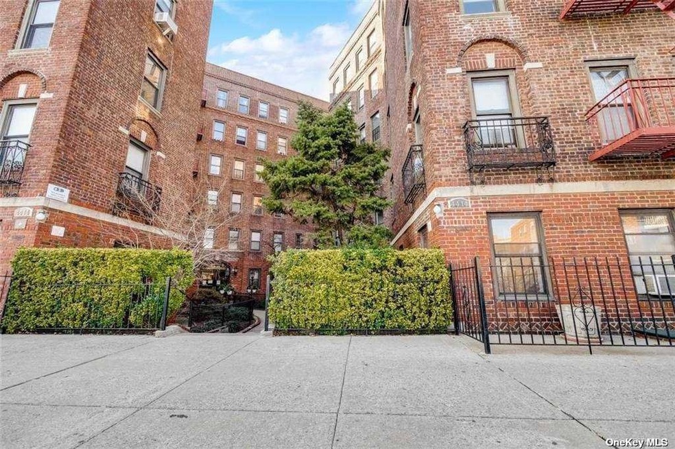 44-14 Newtown Rd unit 1-M, Astoria, NY 11103 - photo 1