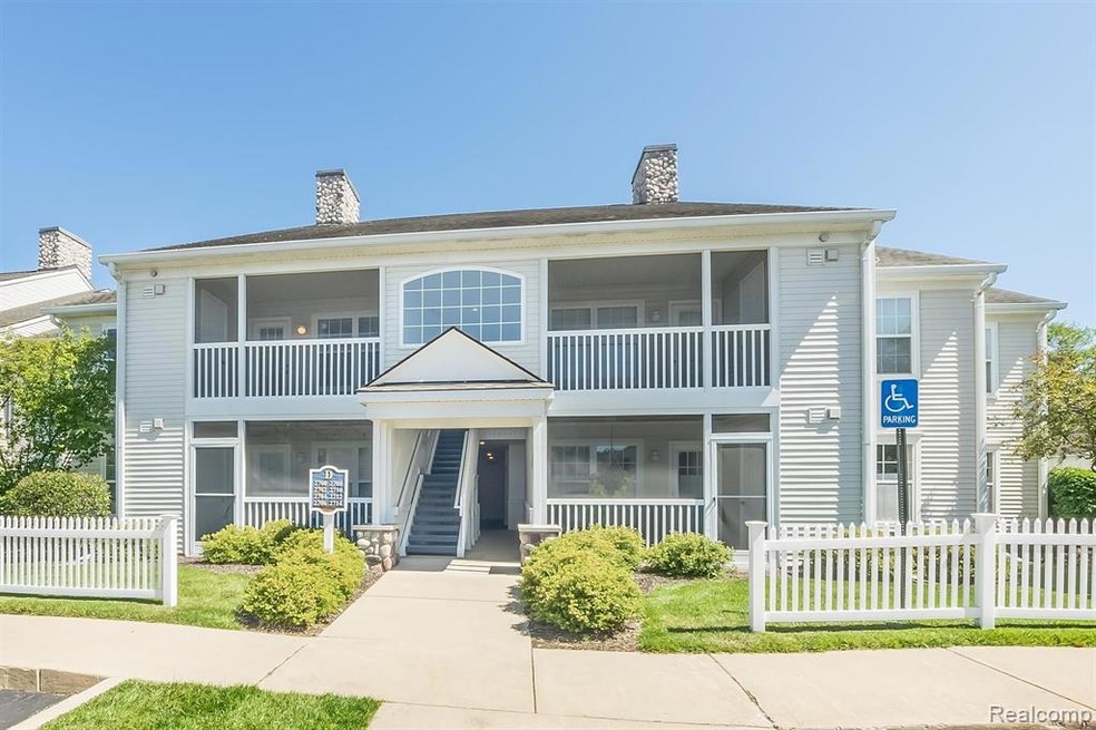 2708 S Knightsbridge Cir unit 37, Ann Arbor, MI 48105 - photo 1