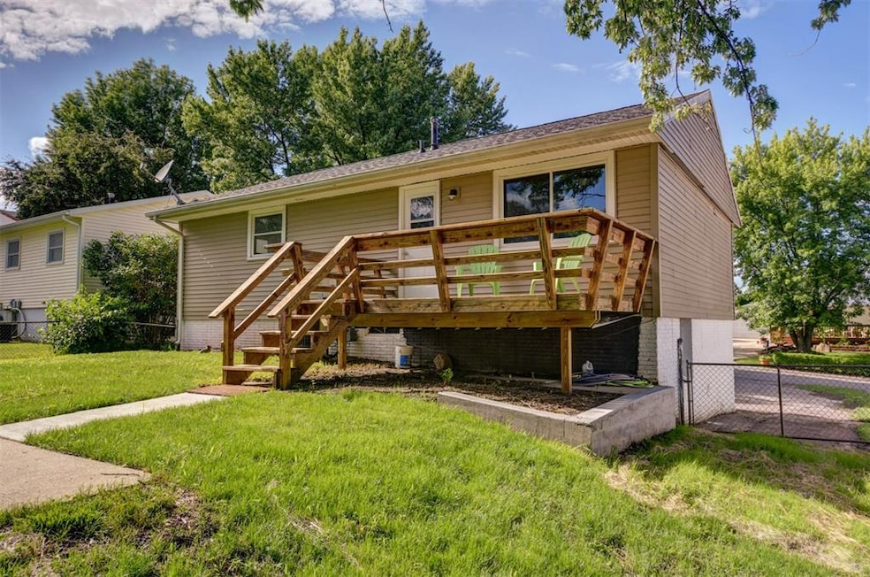 3139 Pebble Dr SW, Cedar Rapids, IA 52404 - photo 1