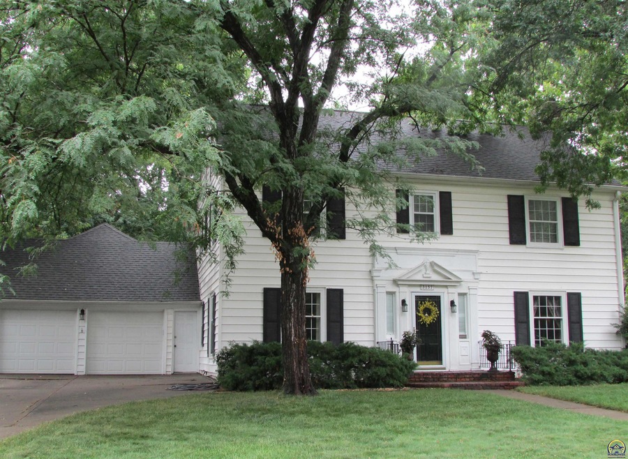 3157 SW Westover Rd, Topeka, KS 66604 - photo 1