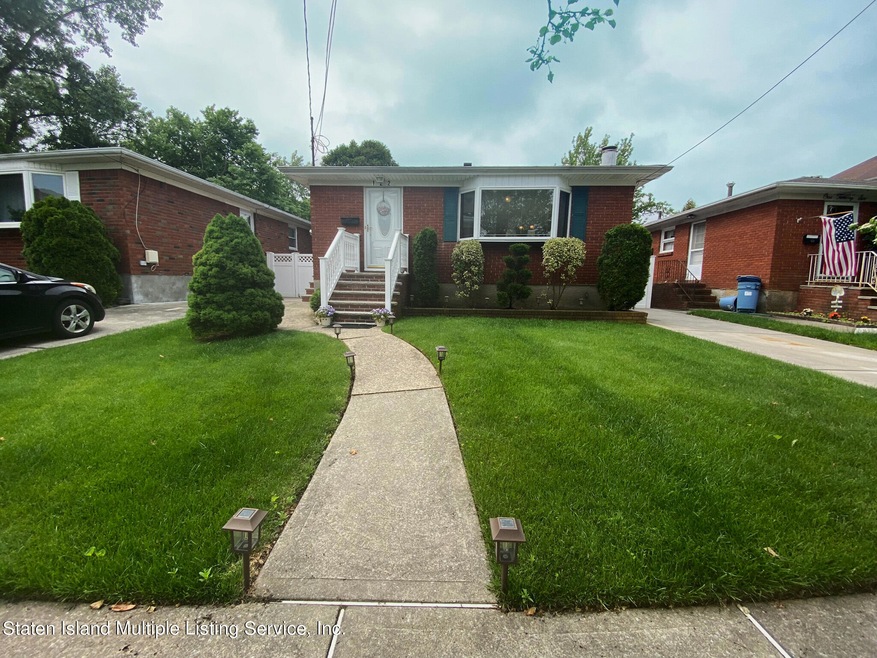 122 Uncas Ave, Staten Island, NY 10309 - photo 1