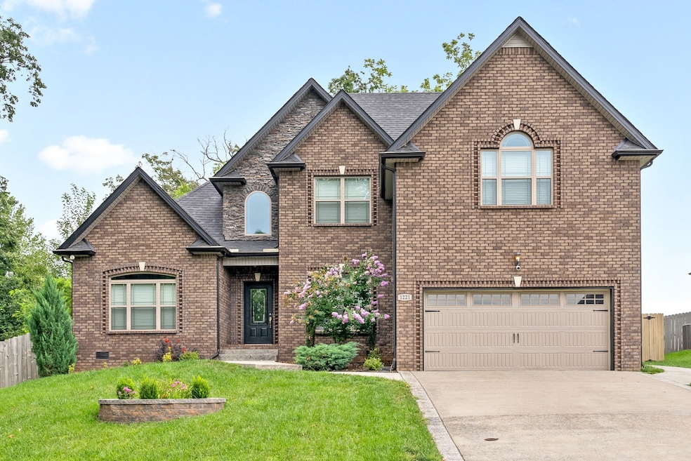 1221 Castlewood Dr, Clarksville, TN 37042 - photo 1