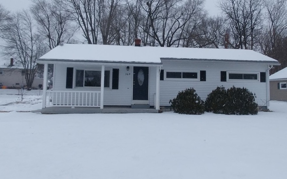 369 Stapleton Rd, Springfield, MA 01109 - photo 1