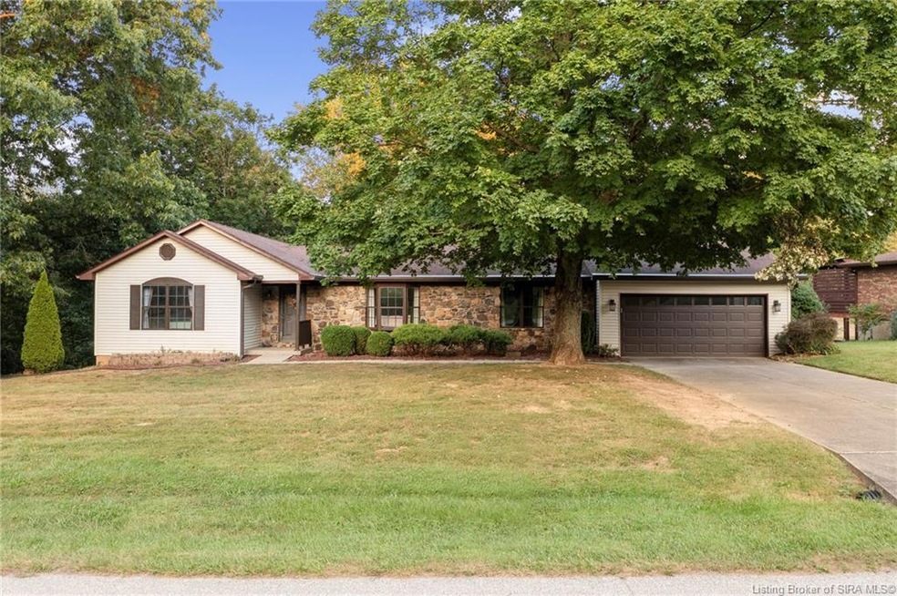 Welcome to 5512 Briarhill Dr. Floyds Knobs!
