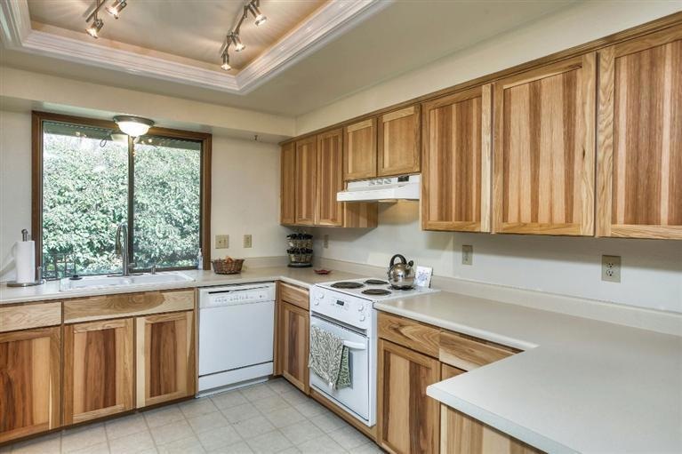 944 Brookdale Ave, Medford, OR 97504 - photo 1