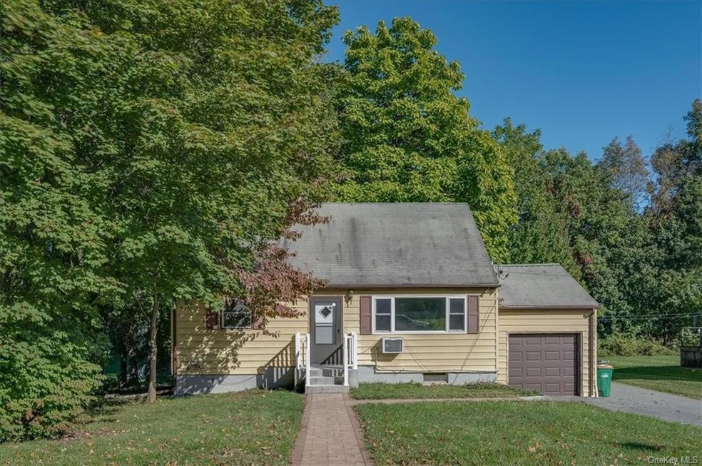 18 Pine Echo Dr, Poughkeepsie, NY 12601 - photo 1