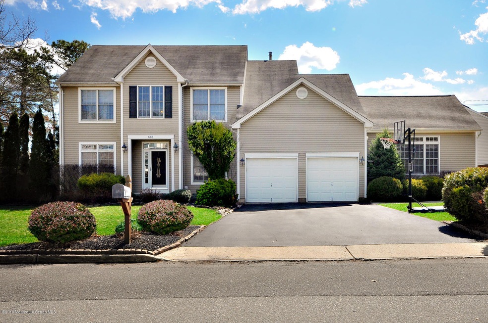 01-668 Buccaneer Ln-front