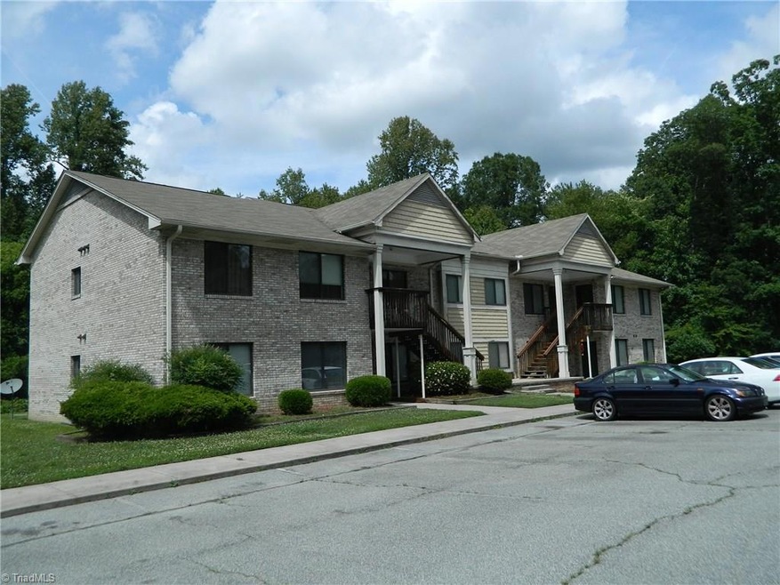 819 Belmont Dr unit 1A, High Point, NC 27263 - photo 1