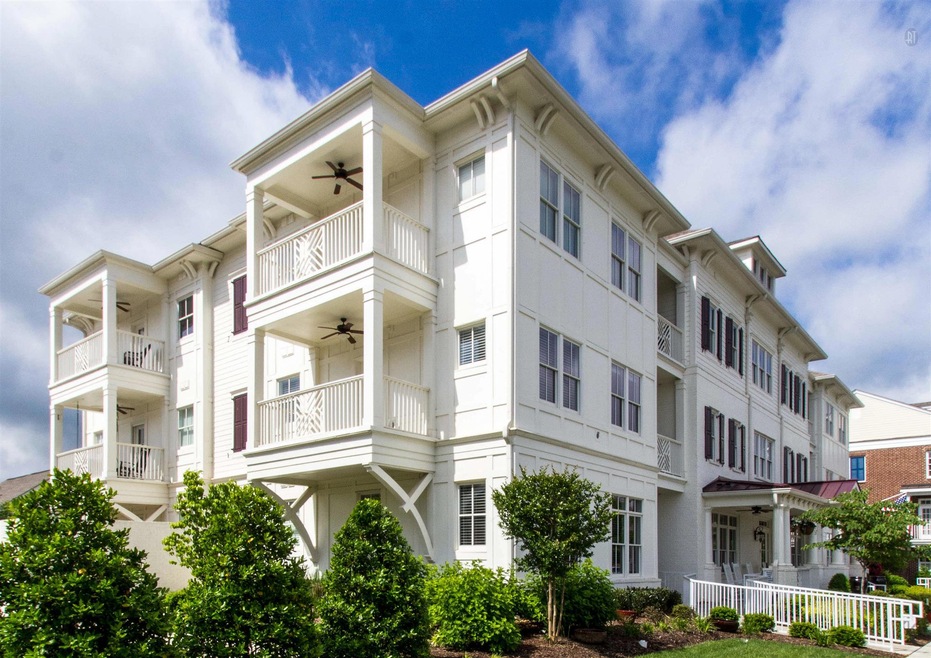 Beautiful 2nd Story Condo right next to the Westhaven Town Center!