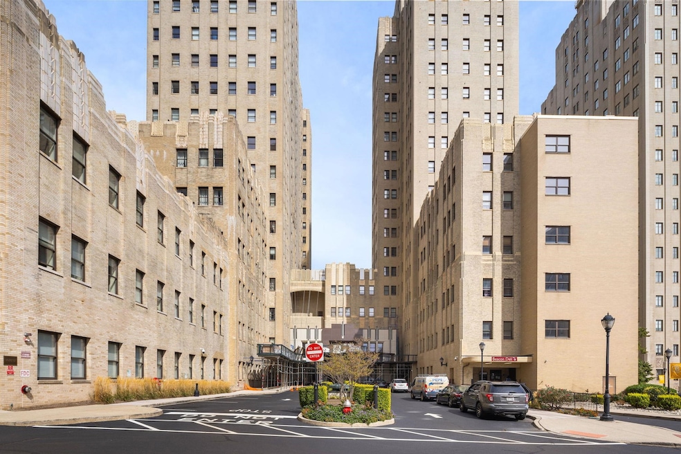 4 Beacon Way unit 1802, Jersey City, NJ 07304 - photo 1