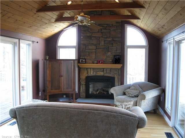 Den/Family/Great Room. Cath Ceilings w/Exposed Wd 