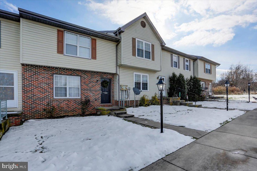 2608 Banbury Ln, Chambersburg, PA 17202 - photo 1