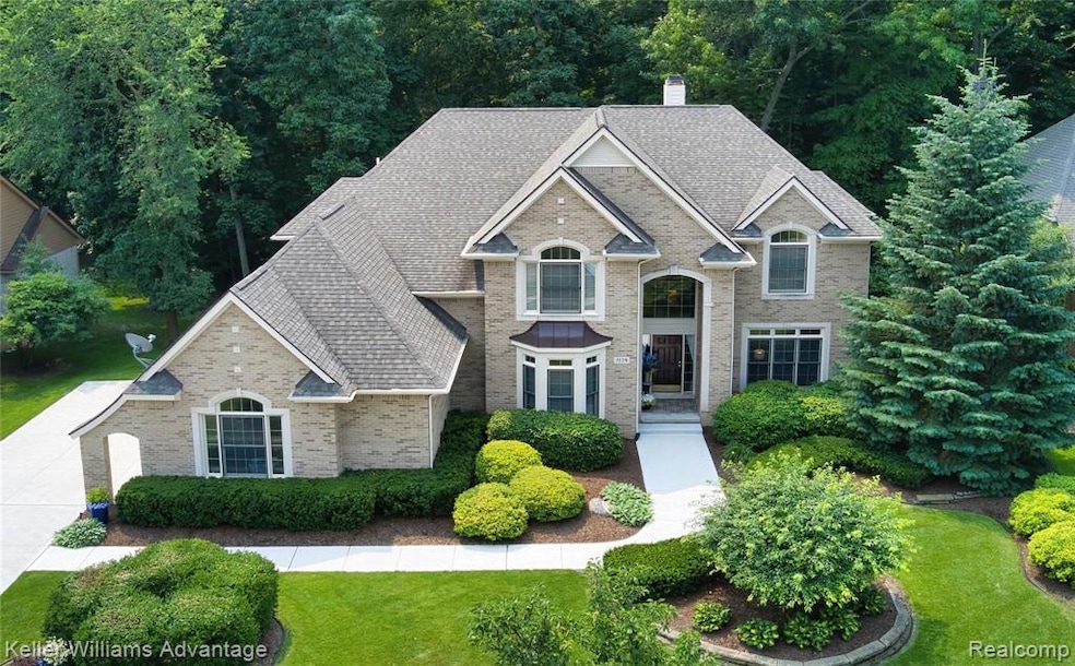 7129 S Oak Ct E, West Bloomfield, MI 48323 - photo 1