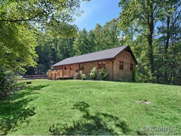 402 Rockwood Dr, Hendersonville, NC 28792 - photo 1