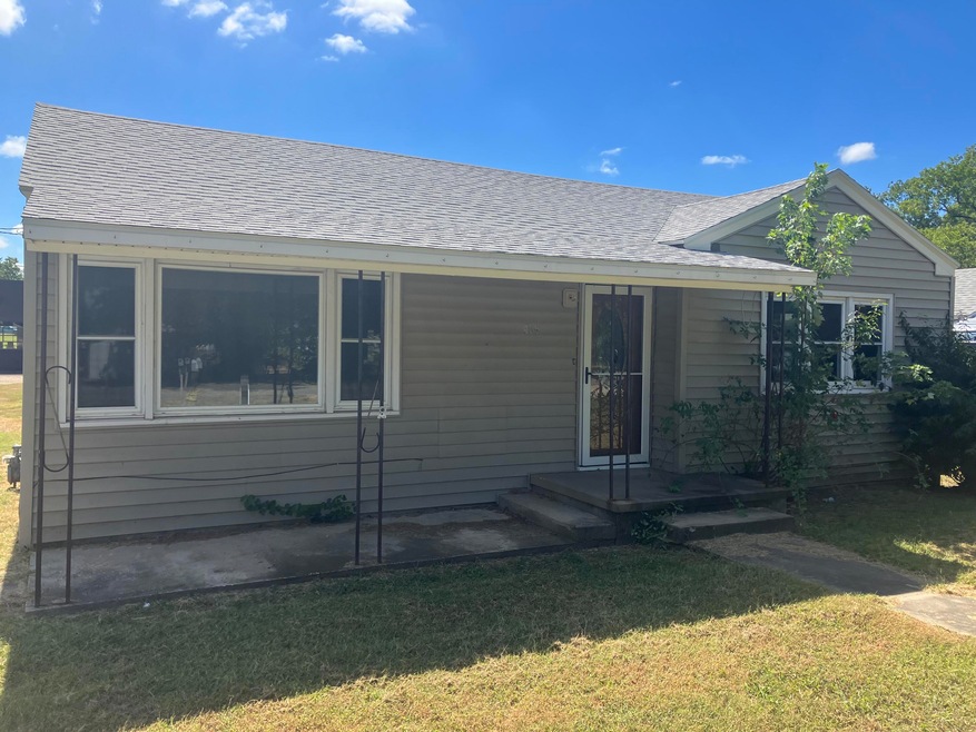 914 3rd St, Oswego, KS 67356 - photo 1