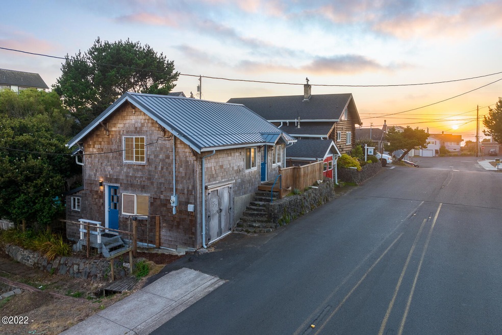 632 SW 32nd St, Lincoln City, OR 97367 - photo 1