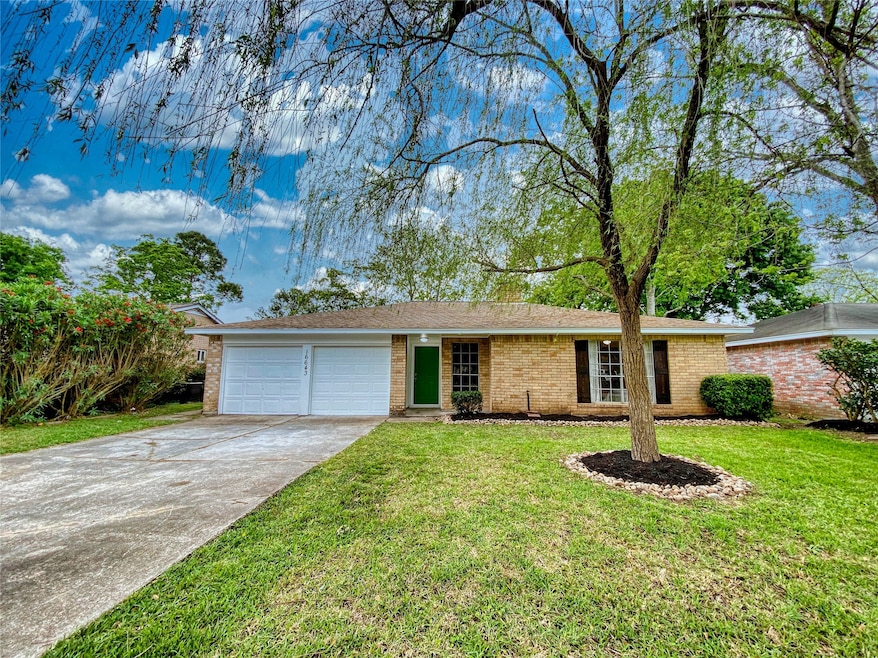 16643 Forest Bend Ave, Friendswood, TX 77546 - photo 1
