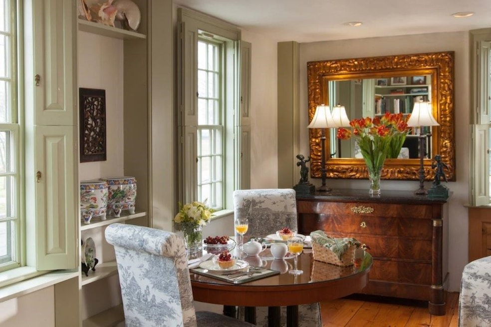 Salon open to living area.