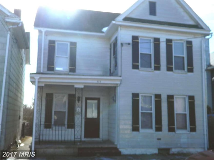 372 W Queen St, Chambersburg, PA 17201 - photo 1