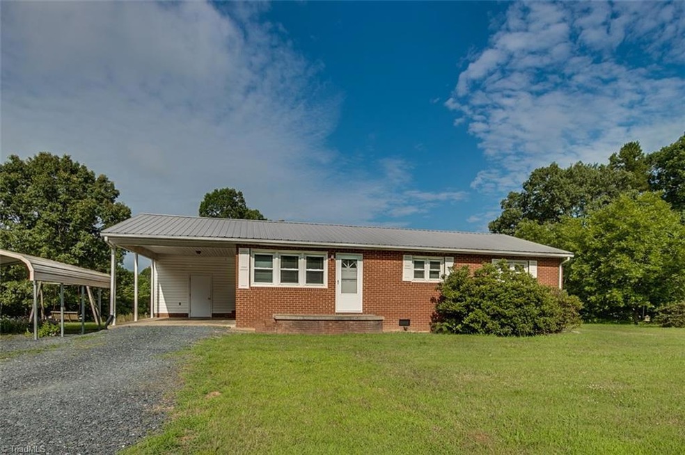 976 Mcdermott St, Asheboro, NC 27205 - photo 1