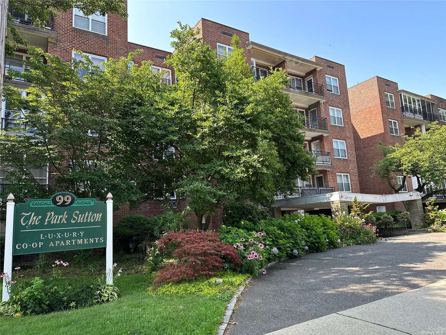 Park Sutton unit 2D, Freeport, NY 11520 - photo 1