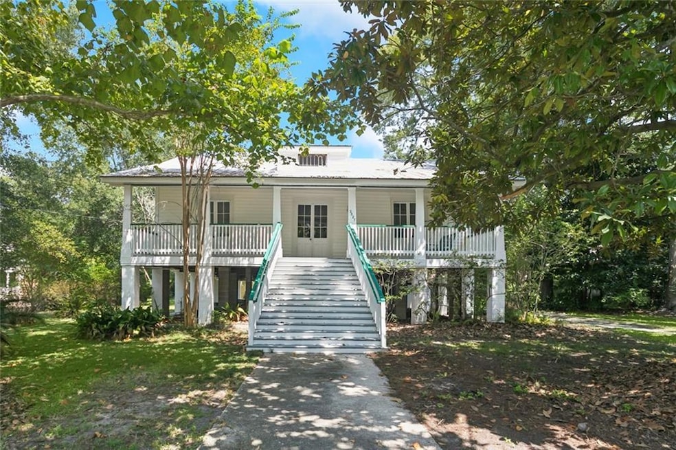 2527 Claiborne St, Mandeville, LA 70448 - photo 1