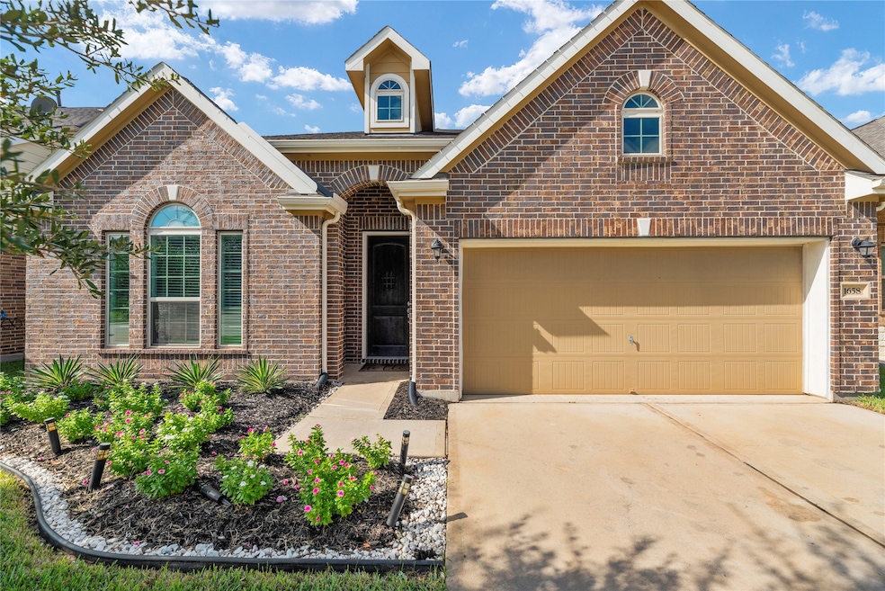 1658 Maggie Trail Dr, Alvin, TX 77511 - photo 1