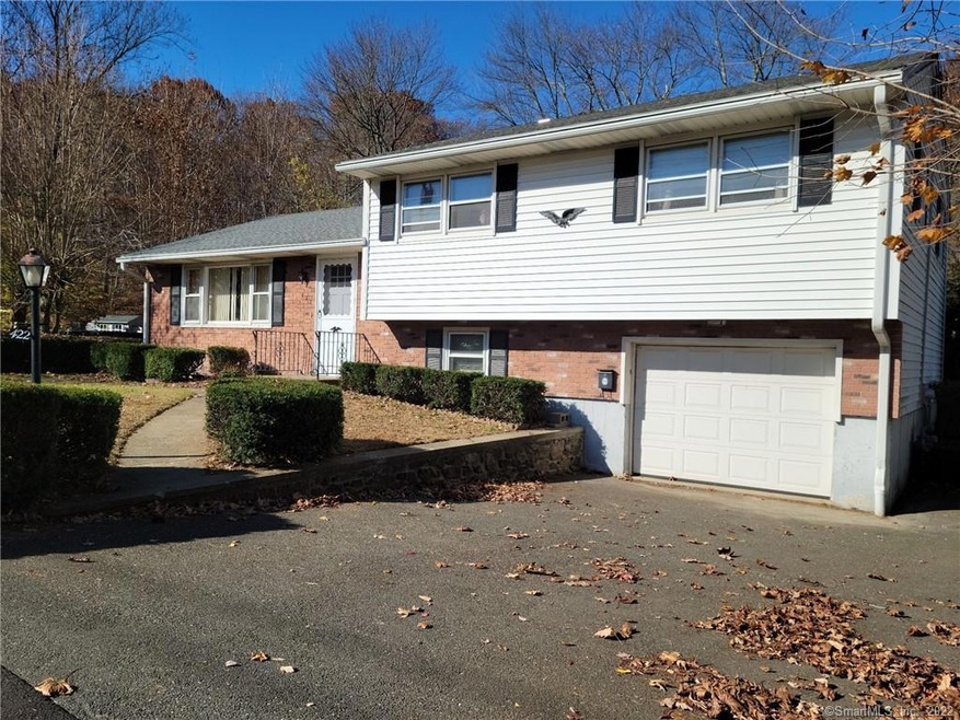 422 Country Club Rd, Waterbury, CT 06708 - photo 1