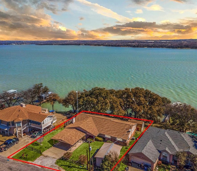 6916 Quarteroaks Dr, Azle, TX 76020 - photo 1