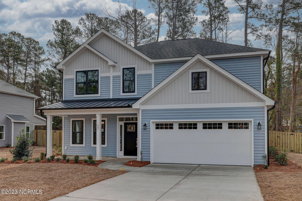 805 E Fremont St, Burgaw, NC 28425 - photo 1