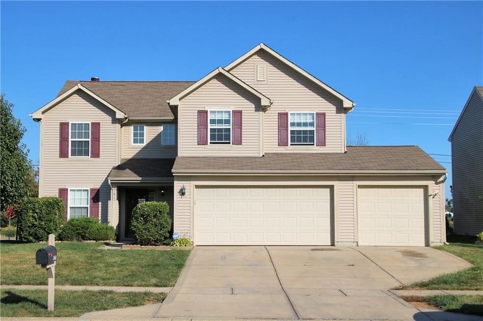 3069 Lodgepole Dr, Whiteland, IN 46184 - photo 1