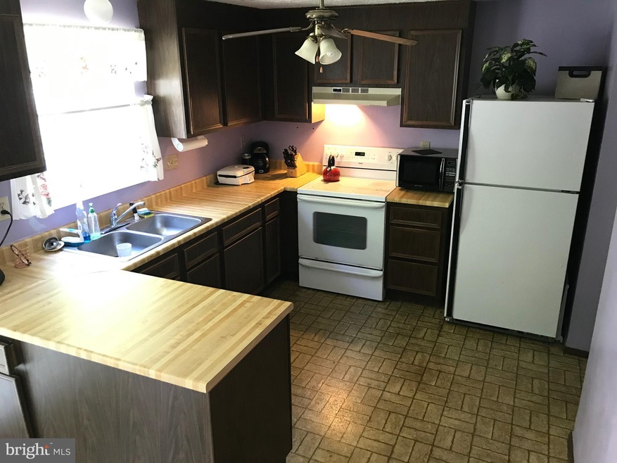 8173 Willowdale Ct, Springfield, VA 22153 - photo 1