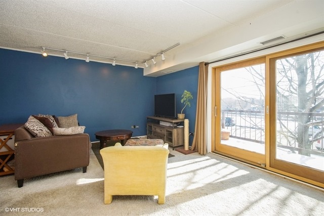 271 W 1st St unit 2B, Elmhurst, IL 60126 - photo 1