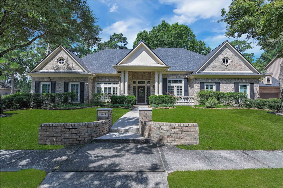 Beautiful and Stately Traditional on Large Lot...