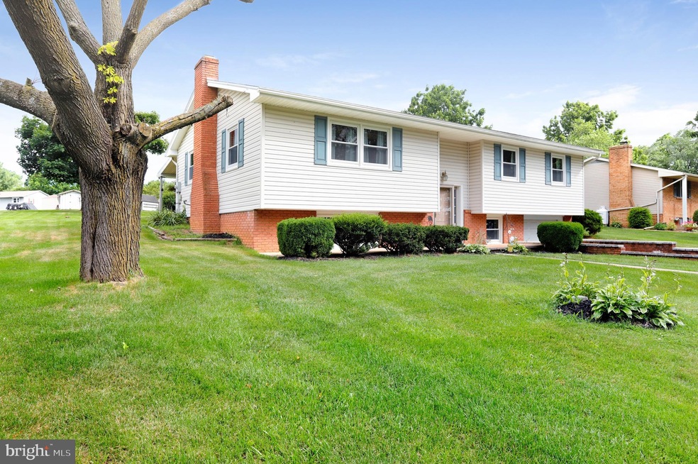 1304 Woodland Pkwy, Waynesboro, PA 17268 - photo 1