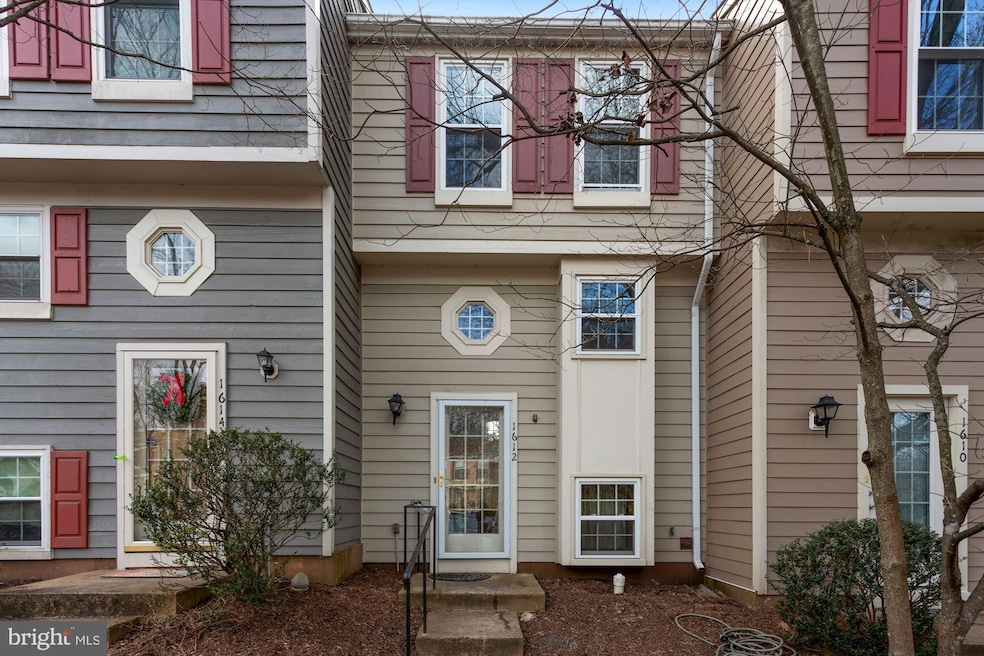 1612 Fieldthorn Dr, Reston, VA 20194 - photo 1