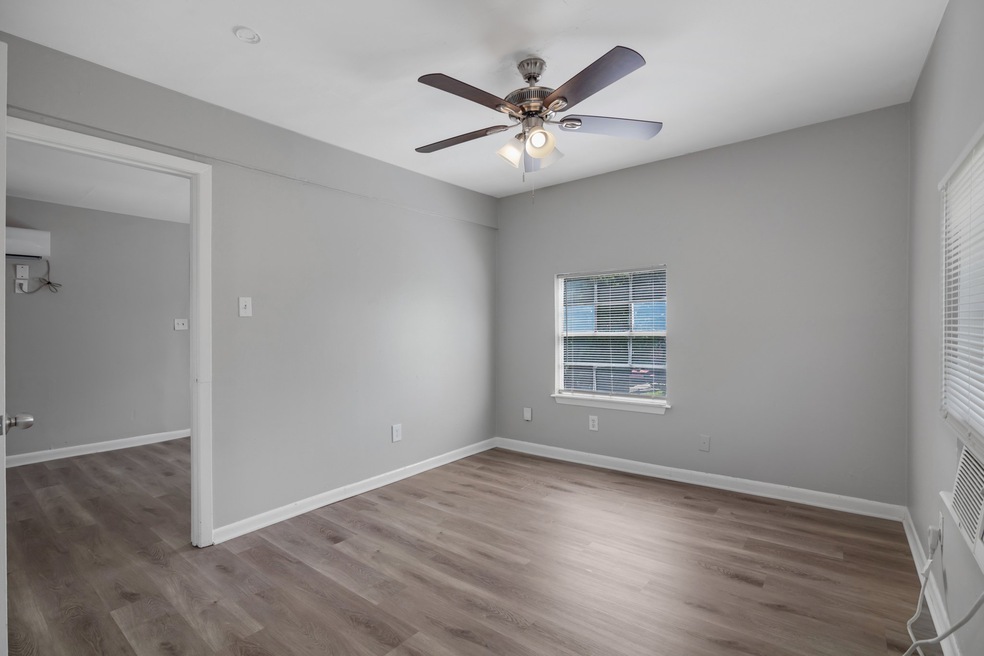 150 Hohldale St unit c, Houston, TX 77022 - photo 1