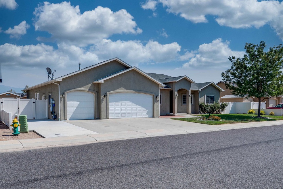 404 Lauralynn Ct, Grand Junction, CO 81504 - photo 1