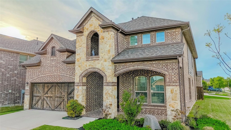 Inviting front view of the house with a beautifull