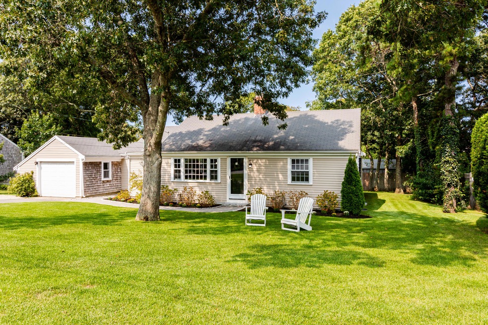 10RedJacketRd02-YarmouthPort-w