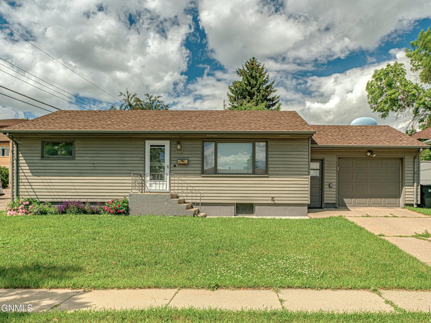 1512 Harmon Avenue, Bismarck, ND 58501