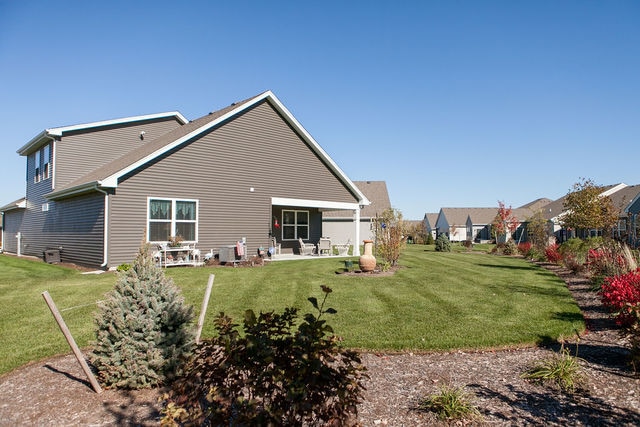 995 Carolina Ct, Pingree Grove, IL 60140 - photo 1