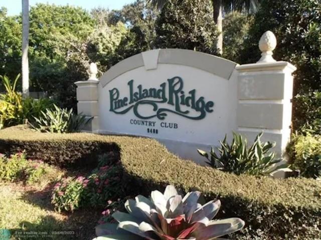 Pine Island Ridge Country Club