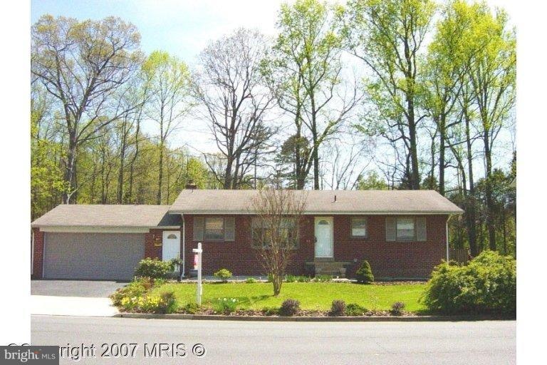 611 Valley Dr SE, Vienna, VA 22180 - photo 1