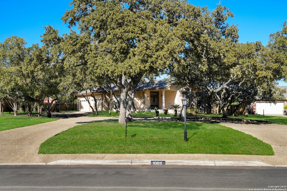 10811 Hunters Way, Helotes, TX 78023 - photo 1
